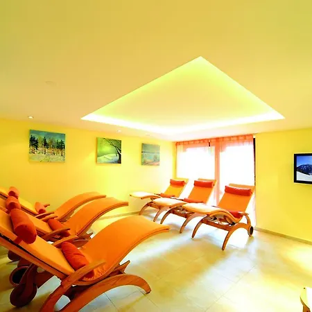 Koenig - Joker Card Included In Summer Hotel