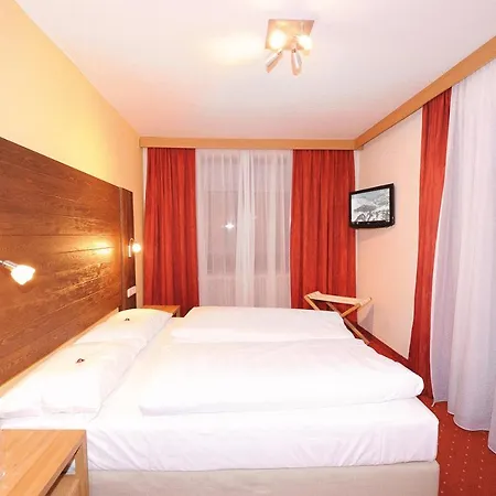 Koenig - Joker Card Included In Summer Hotel